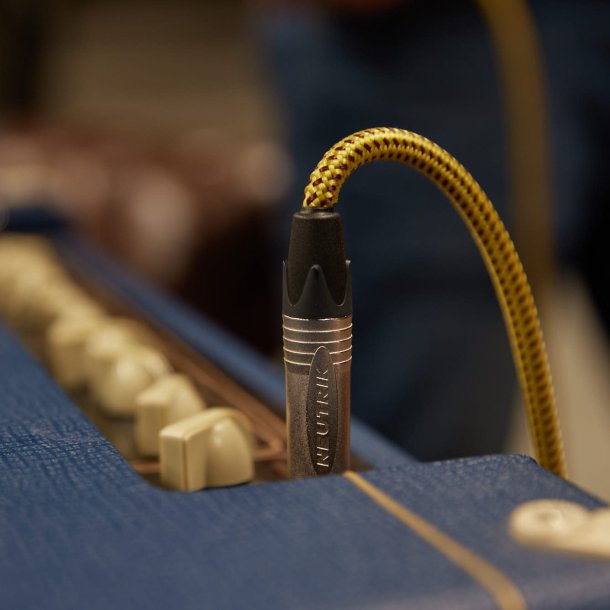 Adam Hall Cables 5 Star Instrument Kabel - 3m Neutrik Vinklet jack til jack
